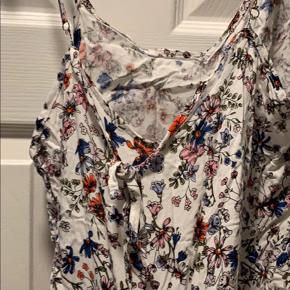 Tie Back Floral Tank Top - Picture 3 of 4